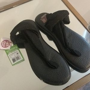 New with Tags - Sanuk yoga sling sandals